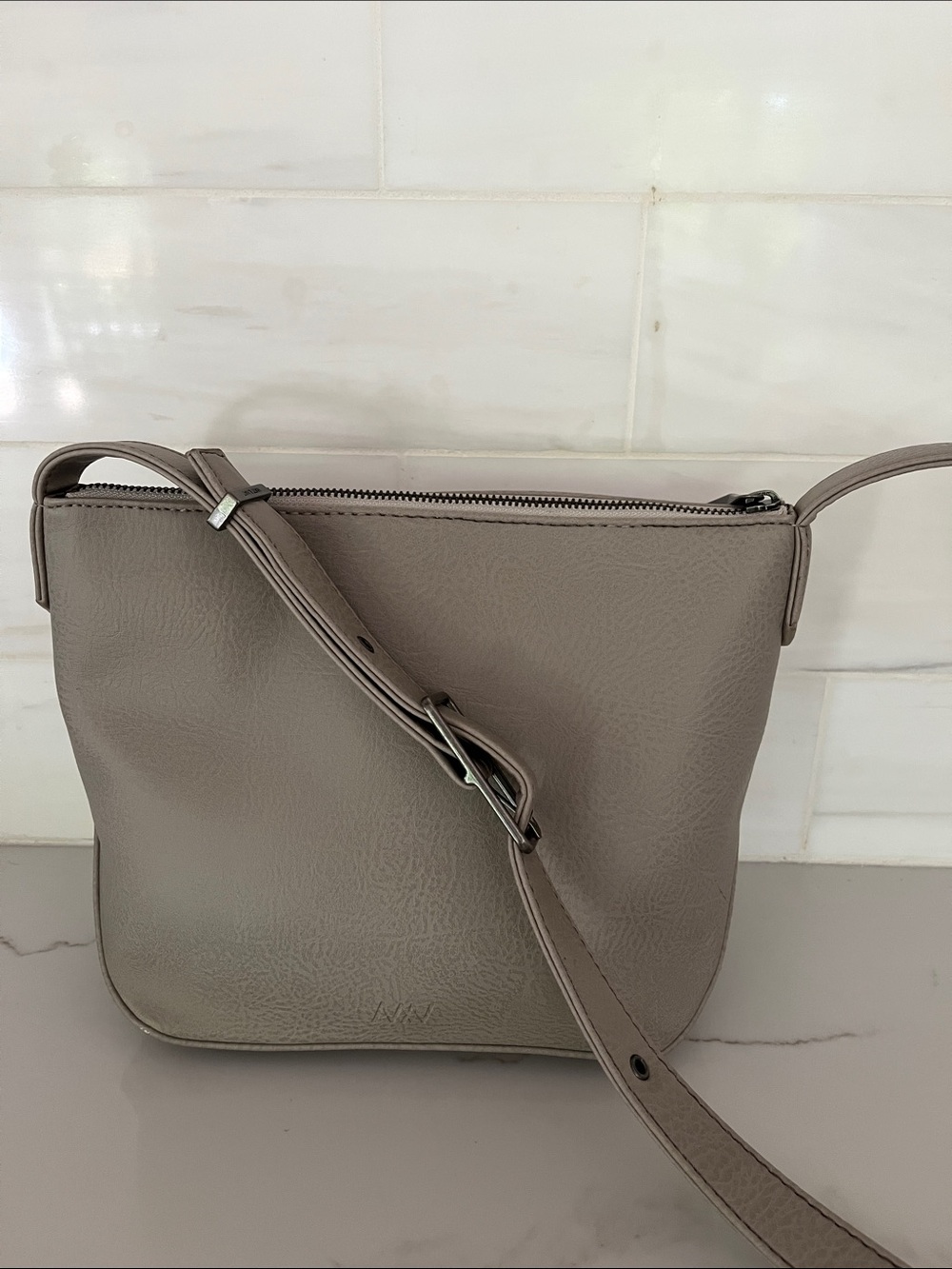 Matt & Nat NEW Sam Vegan Grain Leather Crossbody Bag Purse in Plateau - Picture 6 of 14